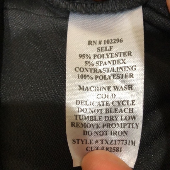 Connected Apparel Dress Size 16 Black Velvet Flutter Caplet Sleeve - Picture 8 of 11